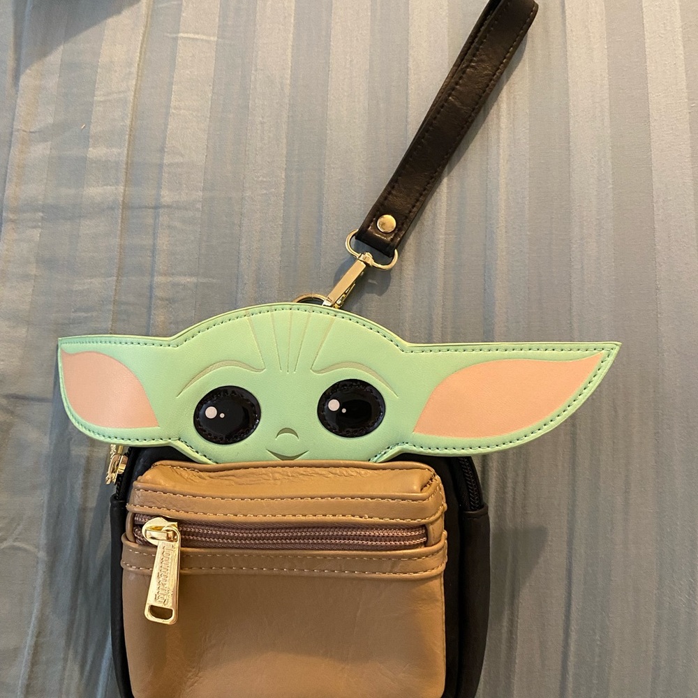 Grogu/baby yoda wristlet